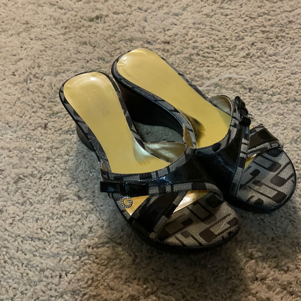 Guess slide on heel